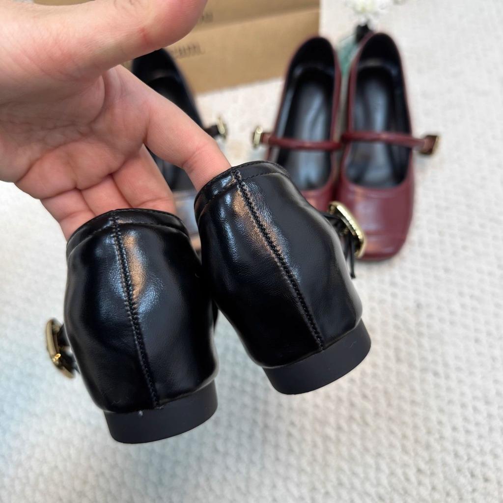 Small inner height increase, small leather shoes for women, one-word buckle with shallow mouth, retro Mary Jane single shoes spring, new spring