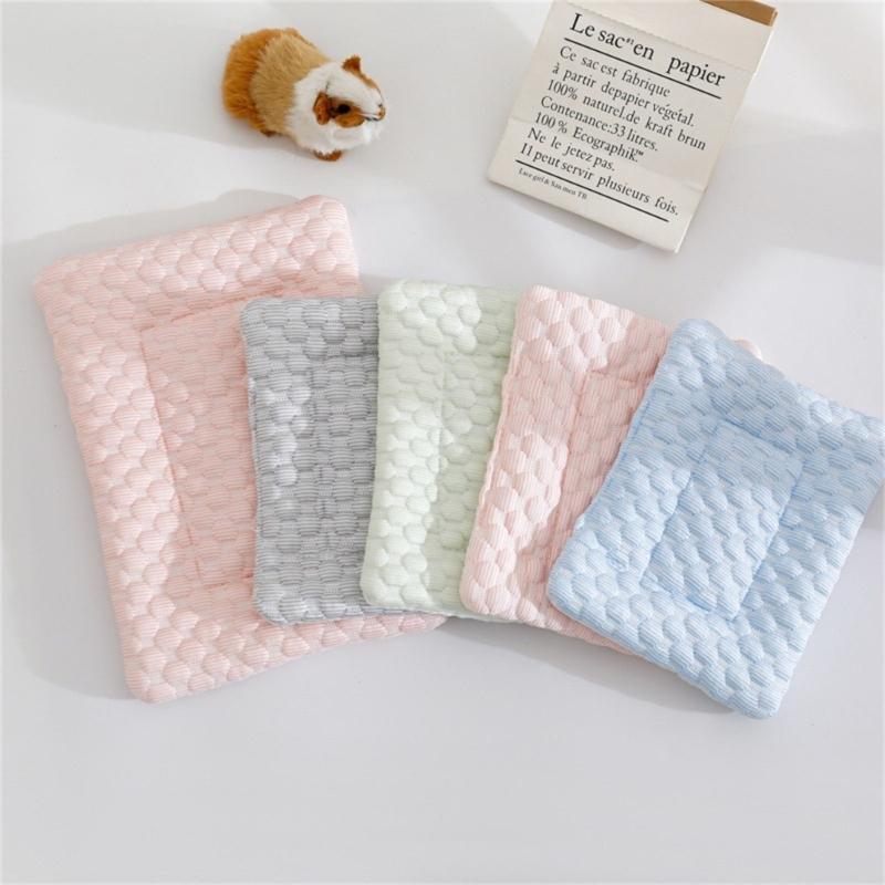 Small Animal Cooling Bed Mats With Antislip Base Multipurpose Hamster Cage Pad Ice Silk Fabric Easyly To Clean