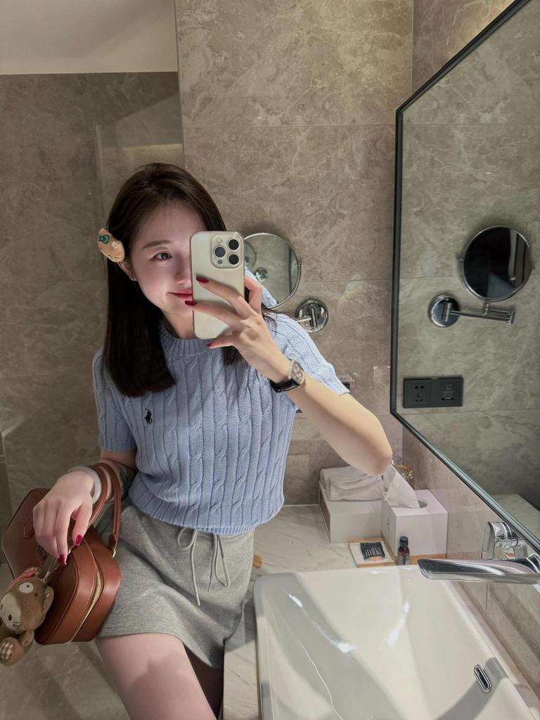 Ralph Lauren Classic Cable Knit Cotton T-shirt with Small Pony Logo, Round Neck, Short Sleeve Pullover.