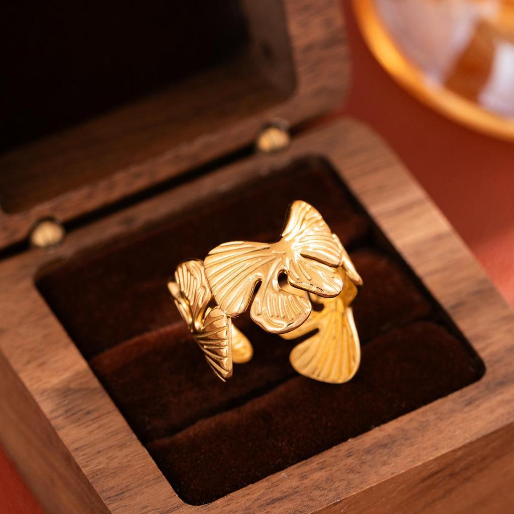 18K Gold Bowknot Titanium Steel Ring with Oil Pressed Finish