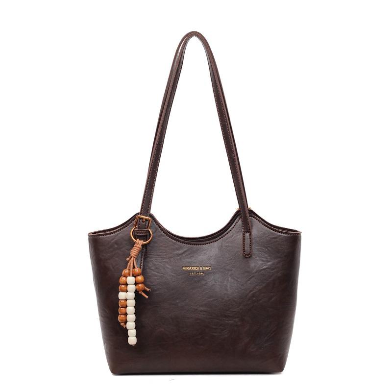 Retro bag women's large-capacity new autumn and winter versatile simple shoulder bag fashionable commuter tote bag