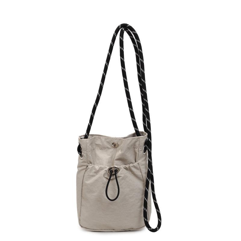 Casual simple small bag women's 2025 autumn and winter new nylon mobile phone bag versatile fashion personalized messenger