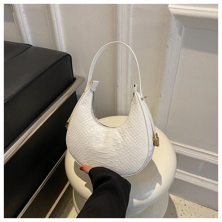 

Сумка женская 2024 модная французская нишевая женская сумка модная текстура крокодиловый узор многоцветная простая сумка через плечо подмышку белый