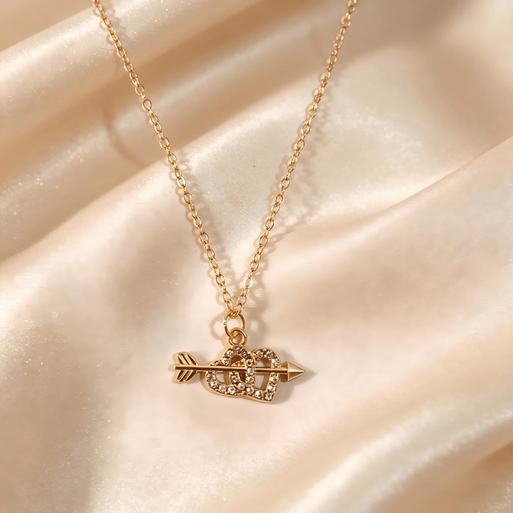 Simple and stylish arrow-through-heart pendant necklace collarbone chain A gift full of love Gift for lover or friend