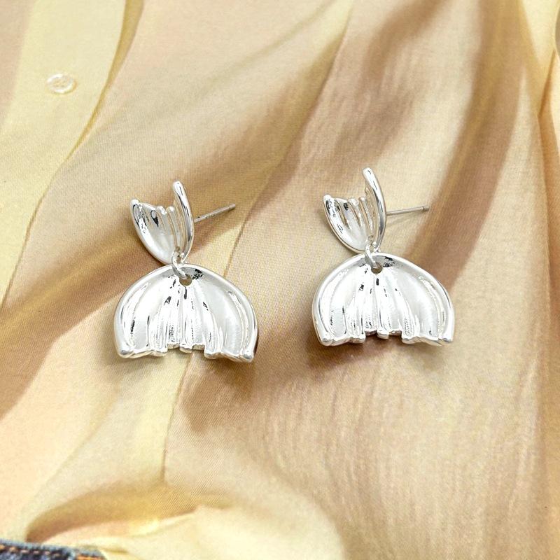 Manufacturer'S Supply Fashion Pleated Fishtail Shape Earrings Spot Women