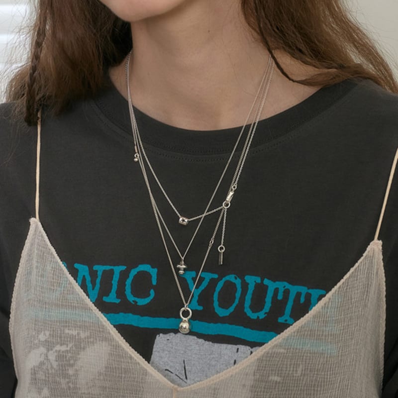 HYPNOTIZE SILVER BALL PENDANT NECKLACE