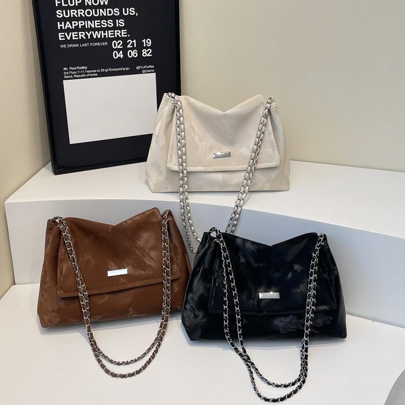 Casual soft surface large capacity autumn and winter bag women's new popular versatile chain shoulder bag commuter tote bag