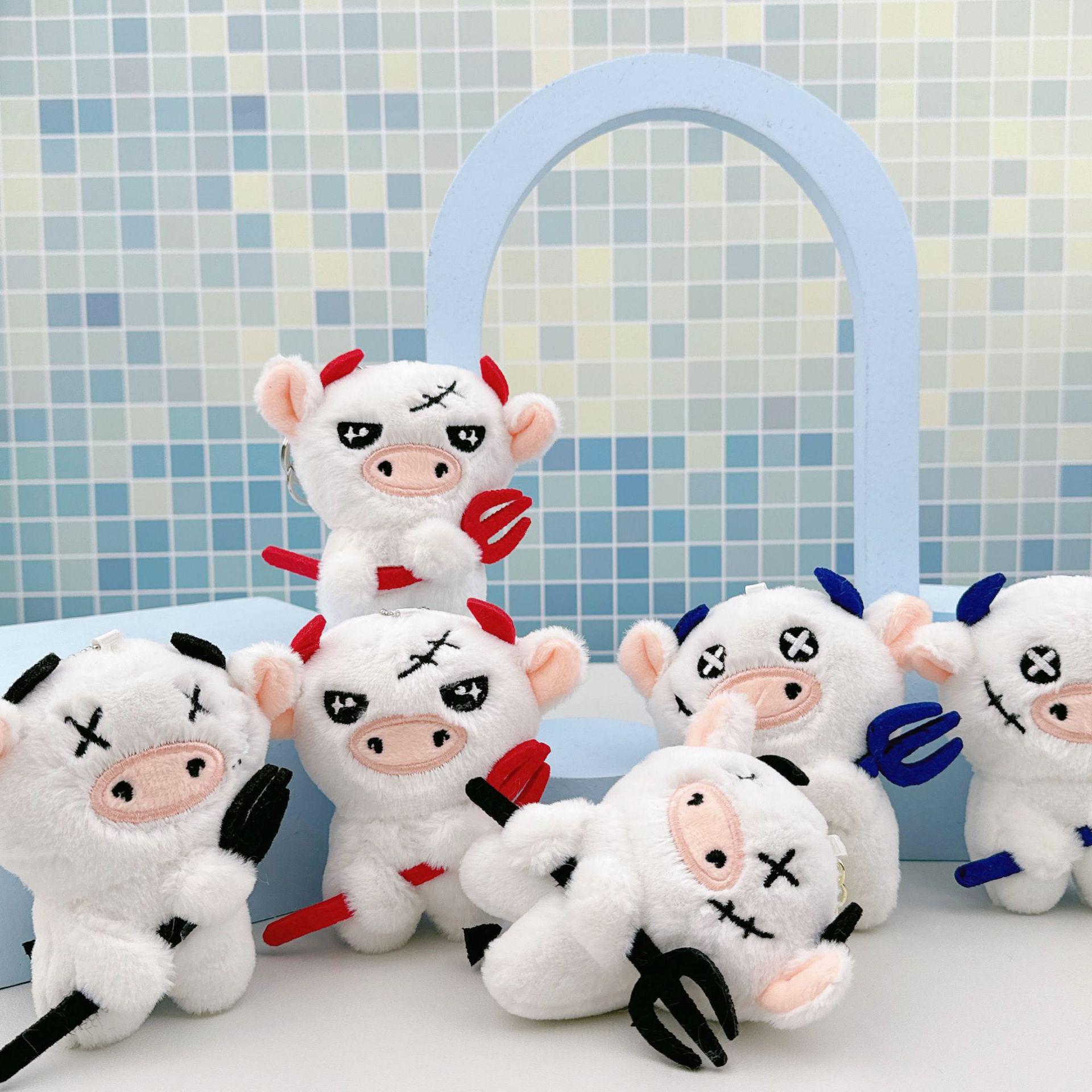 

Плюшевый брелок в виде коровы и игрушечной машинки для трансграничной торговли - Очаровательная и забавная кукла-подвеска Height 12 cm