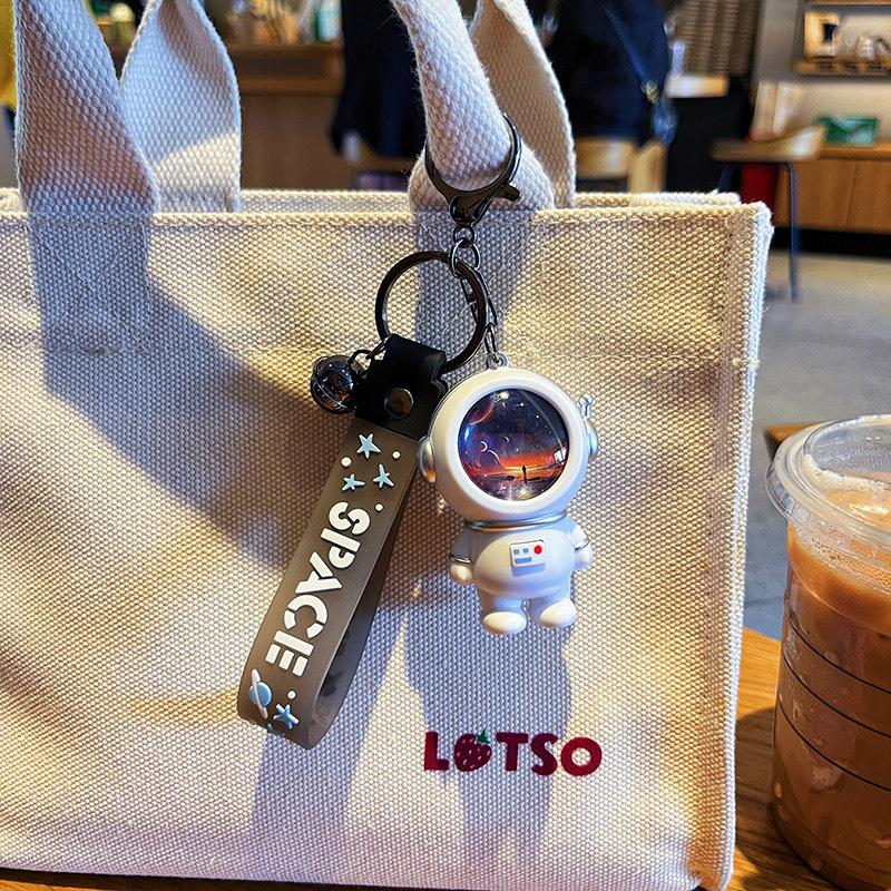 Söt Stjärnklar Nattlampa Astronaut Bil Nyckelring Ljusande Nyckelring för Par Väskhänge Gåvor