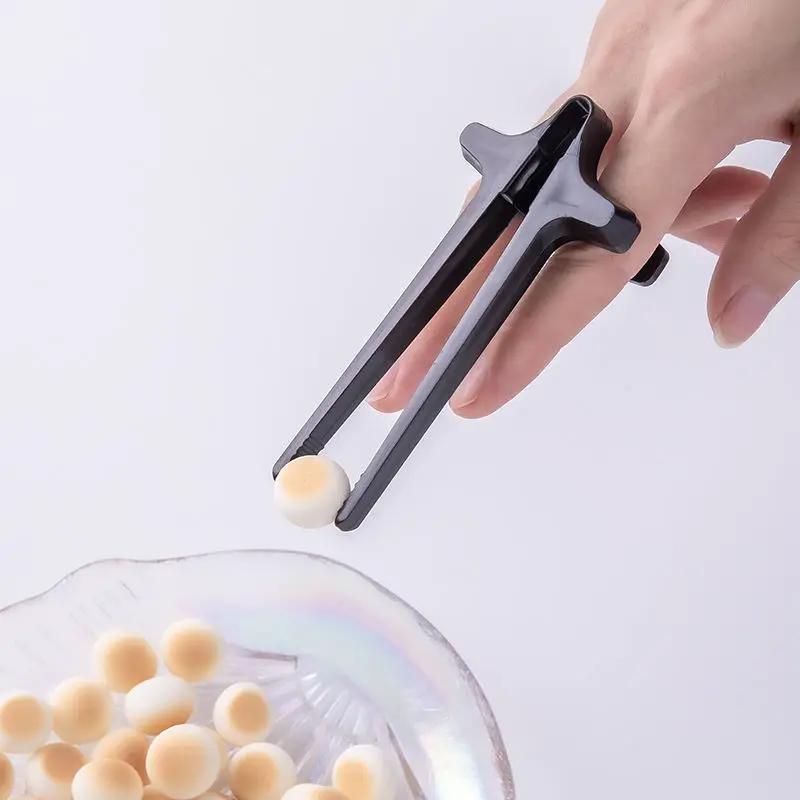 Finger Chopsticks for Gamer Gaming Snack Clips Plastic Chopstick Snack Food Finger Tongs Lazy Artifact Assistant Finger Tool