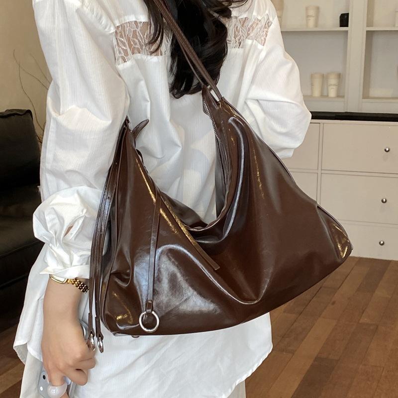 New Casual Commuter Shoulder Messenger Bag Simple Tote Bag High-End Oily Leather Large-Capacity Bag Women