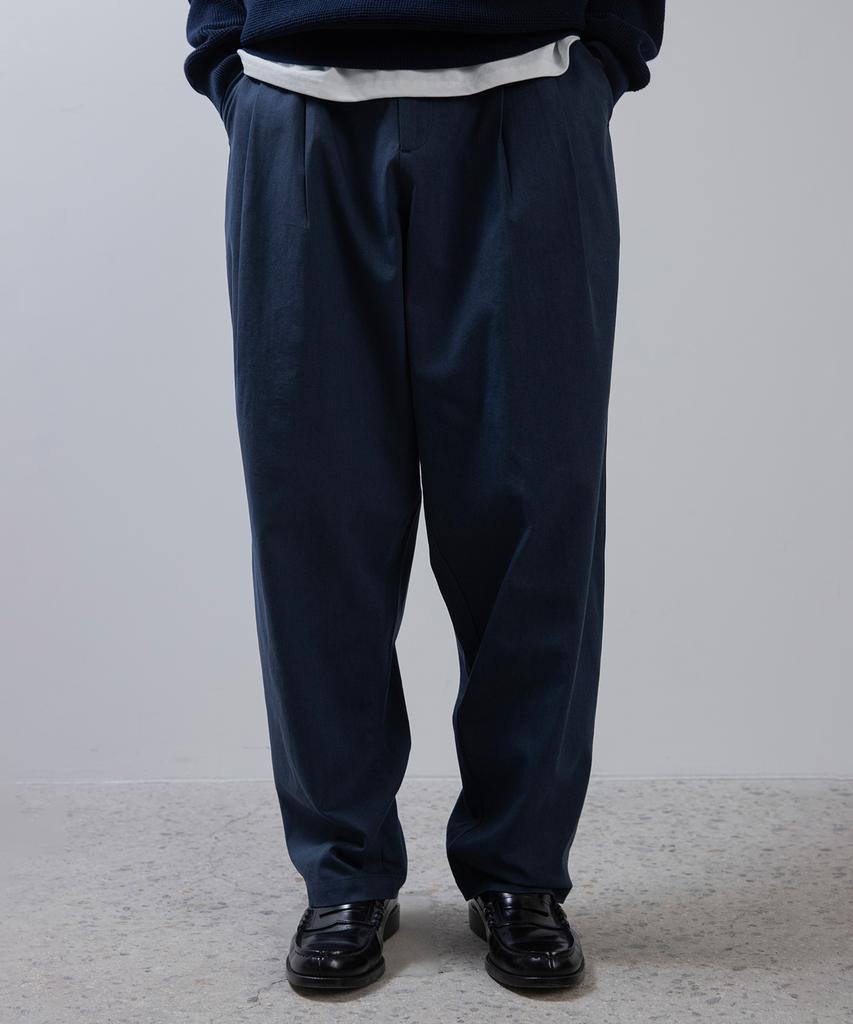 PYEON MA Two Tuck Banding Chino – Navy