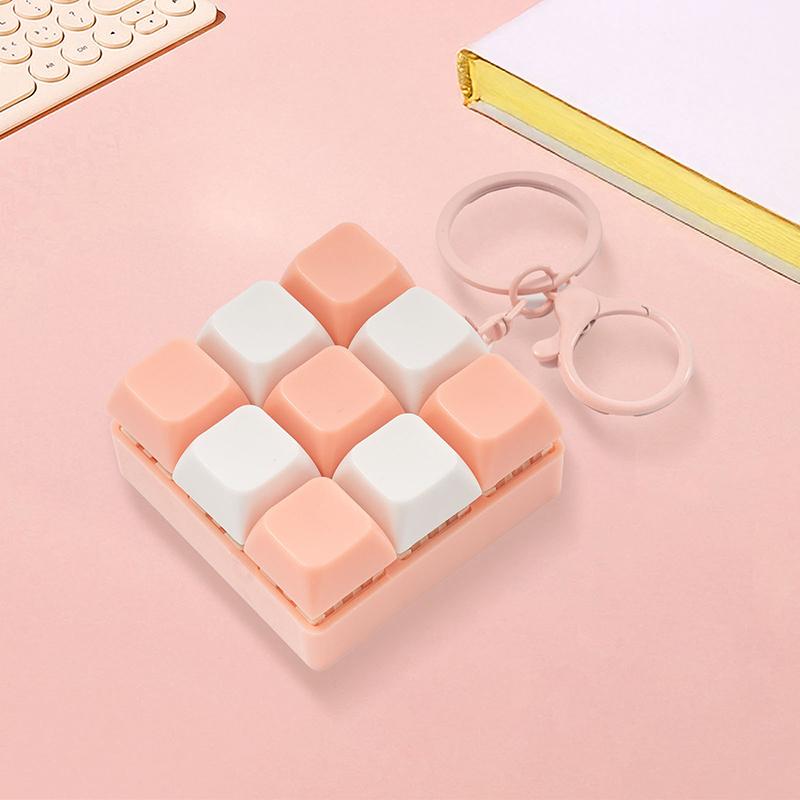 1Pc 9 Keys Keyboard Keychain Keyboard Button Fingertip Key Cap Pendant Relieve Stress And Pass Time Toys For Children Adults