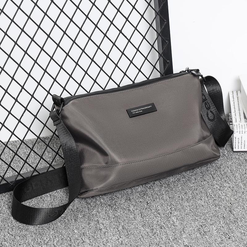 Leichte Umhängetasche für Herren mit großem Fassungsvermögen, dreilagige Umhängetasche, Pendlertasche für Herren