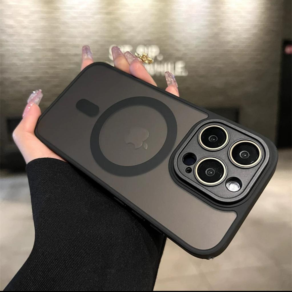 Fine hole goggles, gold shield, suitable for Apple 17 matte magnetic mobile phone case, Apple 15promax all-inclusive protective case.