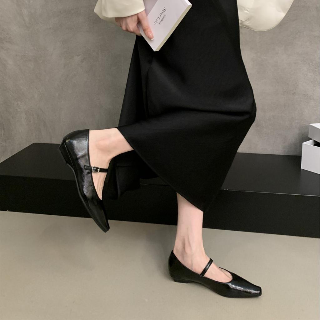 French evening breeze temperament commuter single shoes girl 2025 autumn new Korean version fairy thick low heel Mary Jane small leather shoes
