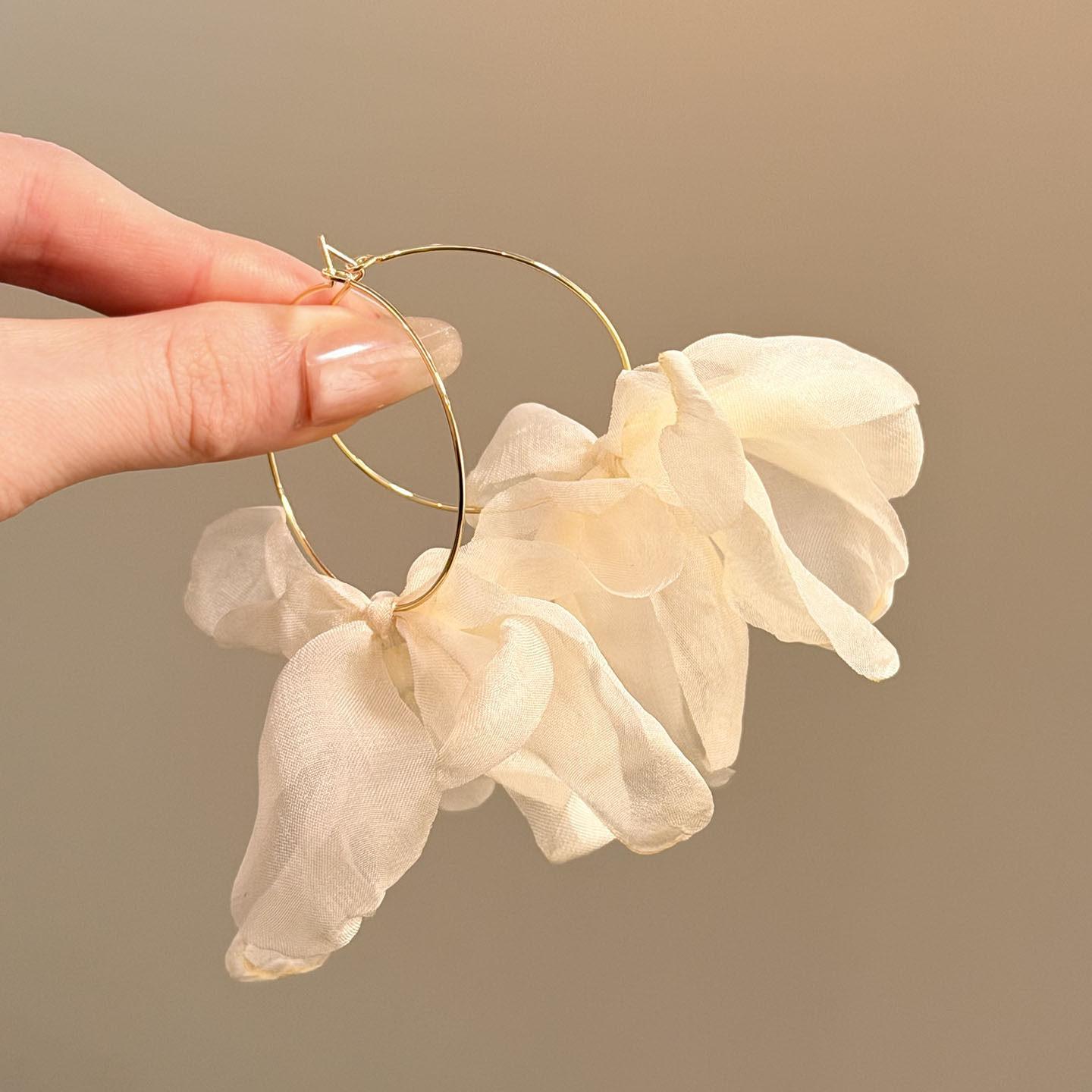 

Round chiffon flower earrings holiday wind fresh and sweet temperament fashion versatile earrings niche high-end earrings