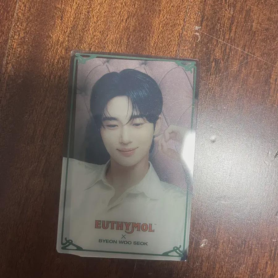 

Бон У-сок продает фотокарточку Euthymol!