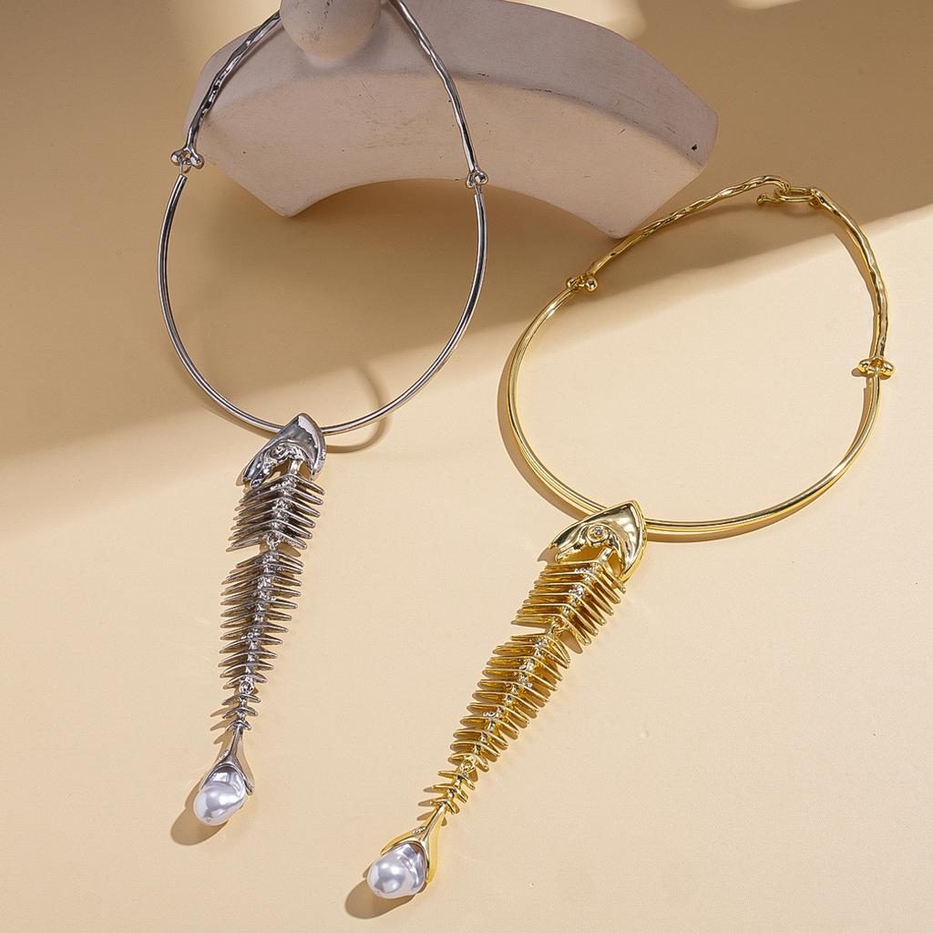 Exaggerated Diamond-set Fish Bone Pendant Collar Unique Niche Necklace