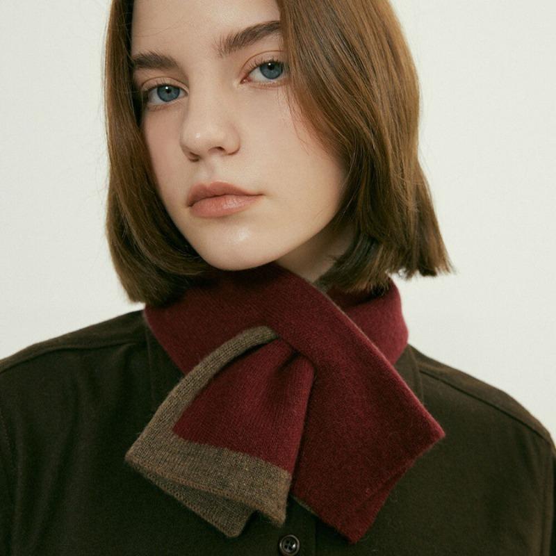 Boutique Design Color Matching Cross-perforated Warm Knitted Scarf Double-sided Scarf Soft Niche Temperament