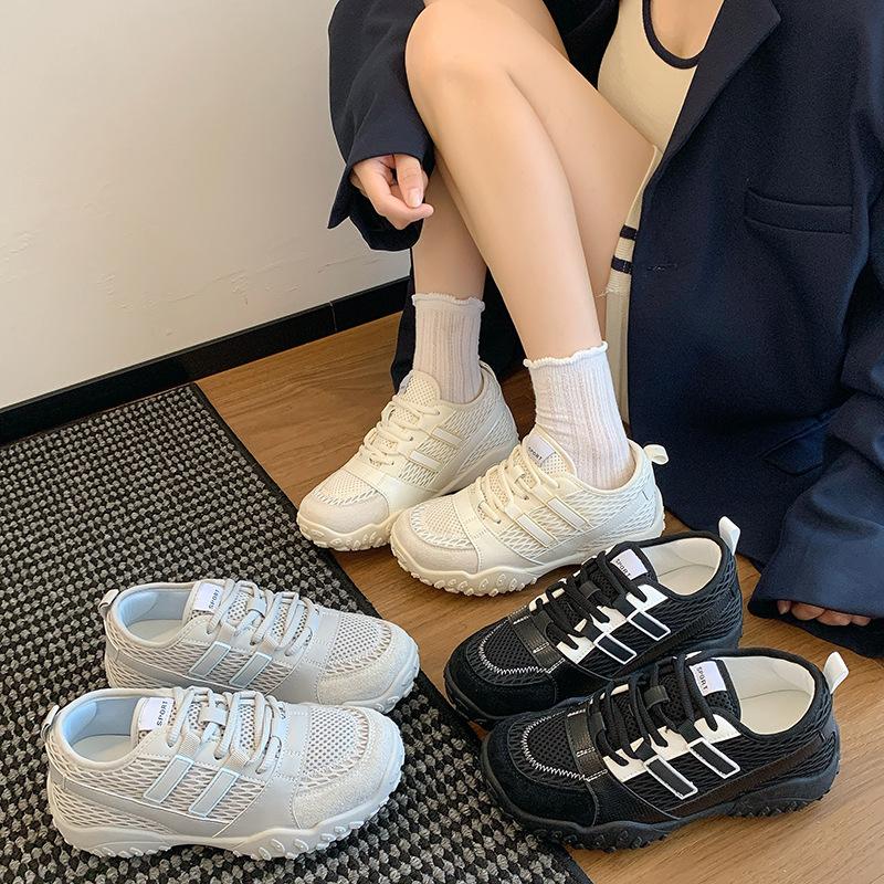 Dicksohlige deutsche Trainingsschuhe mit Innenhöhenerhöhung, leichte Sommer-Neuheit 2025, kleine Mesh-atmungsaktive Schuhe, Damen-Sport- und Freizeitschuhe