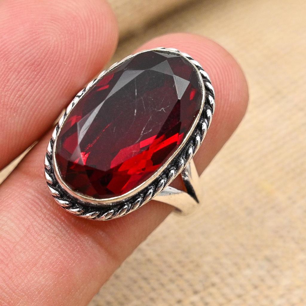 Aufwändiger roter Granat-Edelstein, handgefertigter Ringschmuck aus 925er Sterlingsilber