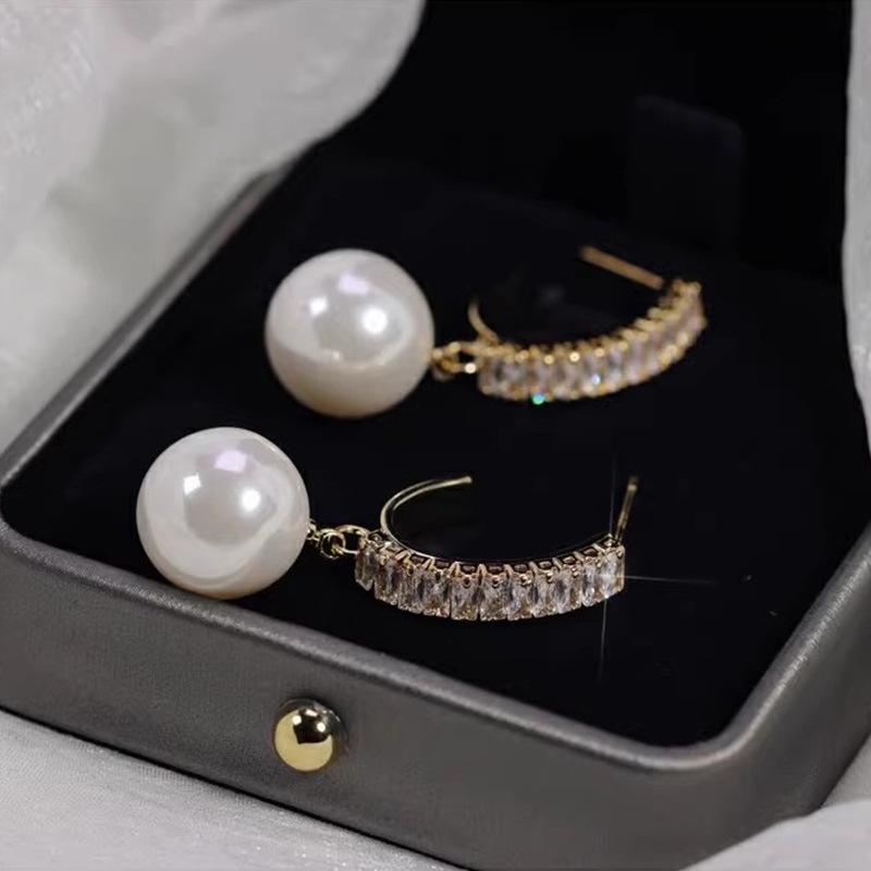Luxurious Large Pearl Dangle Earrings - 2023 Fashion Trend for Women