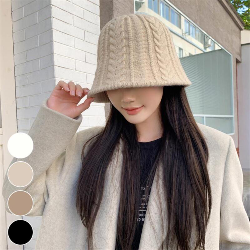 

Tosley Bucket Hat and Twisted Sweater Winter Fashion ivory
