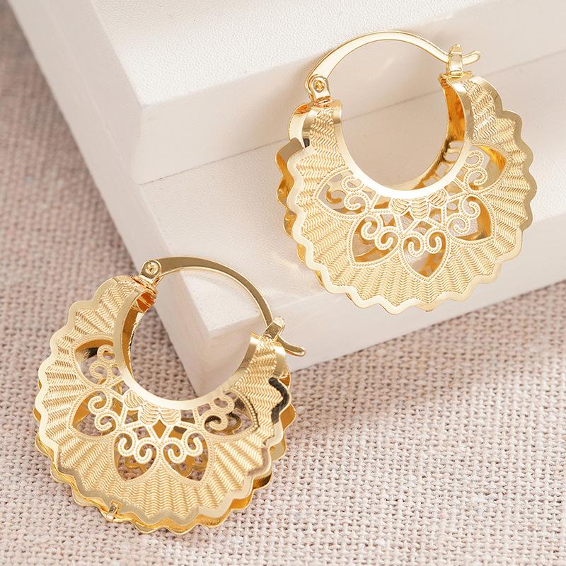 Bohemian Fine Lace Women's Earrings - Ethnic Hollow Flower Hollow Pendant Earrings, Suitable for Daily, Party, and Vacation Wear