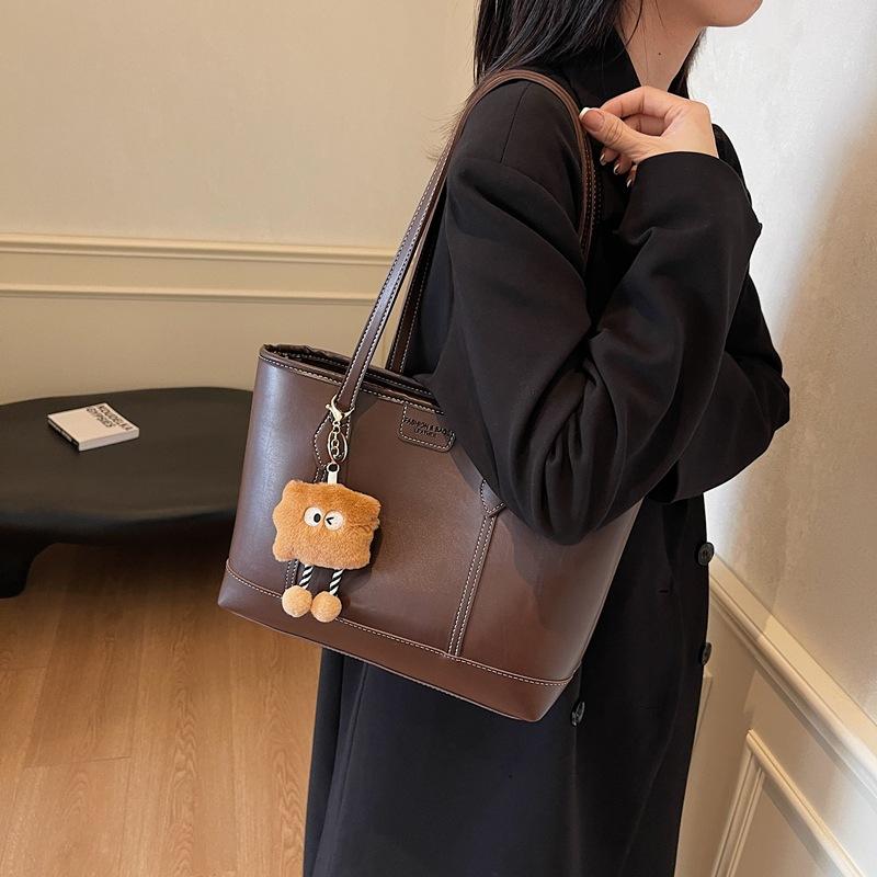 Retro large-capacity bag women's 2025 autumn and winter new shoulder bag fashionable and versatile commuter tote bag