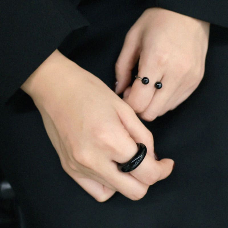 APIOH BLACK GLASS RING