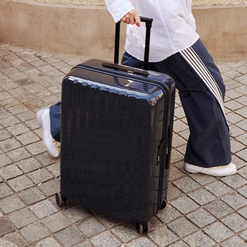 ITO Lightweight Spinner Suitcase