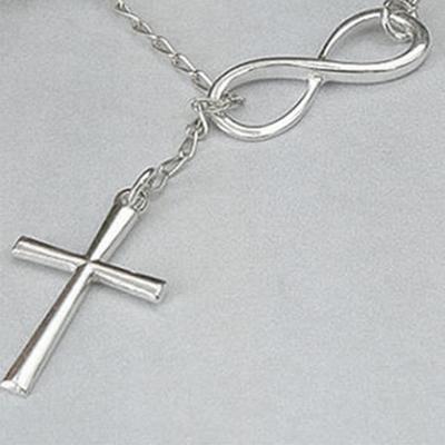 Collier Élégant Multicouche Croix en Forme de 8 Ras de Cou Chaîne à Pendentif Femme
