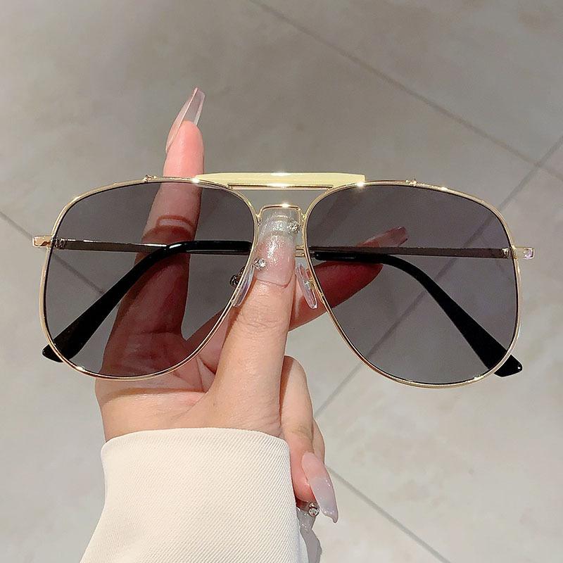 Luxury Brand Designer Oversized Pilot Sunglasses Women For Men Vintage Popular Sun Glasses Punk Outdoor Metal Eyeglasses Uv400