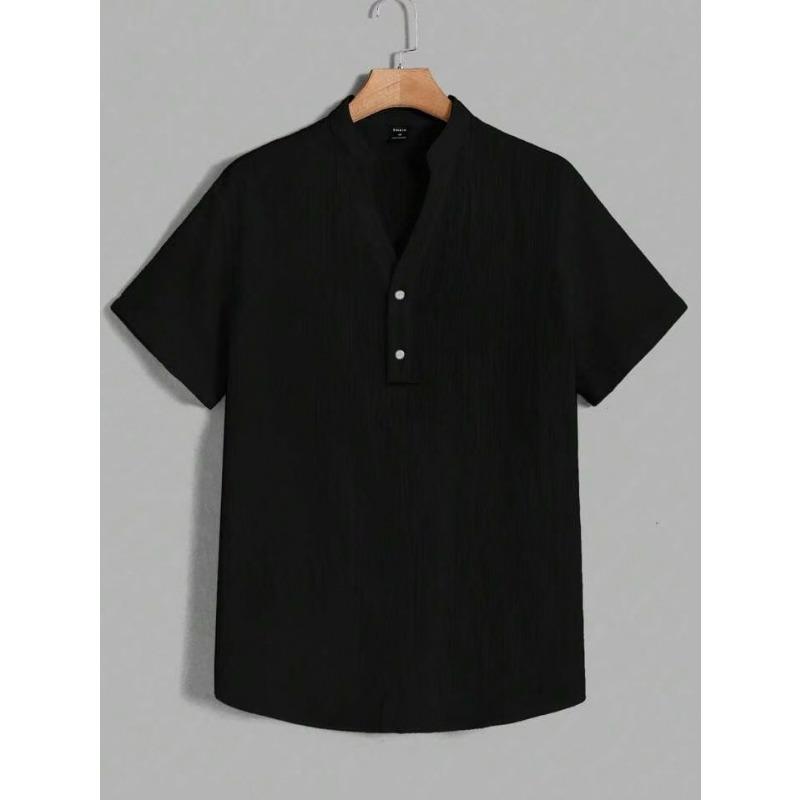 Camisa Texturizada Azul Claro para Hombre con Cuello Alto, Top Henley Casual de Manga Corta, Tejido Transpirable para Verano