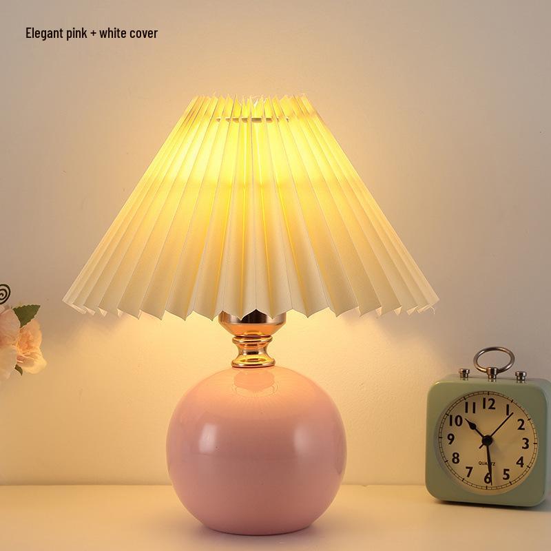Retro 2025 High-End Eye-Protection Desk Lamp: Luxury Sleep-Aid Atmosphere for Bedroom and Bedside.
