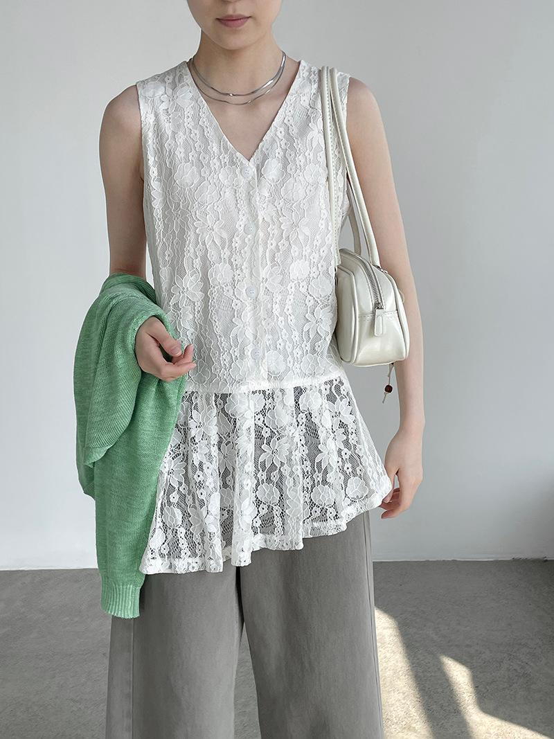 Taochuan, design irregular hem lace sleeveless V-neck vest women s V-neck stacked top M8697 M