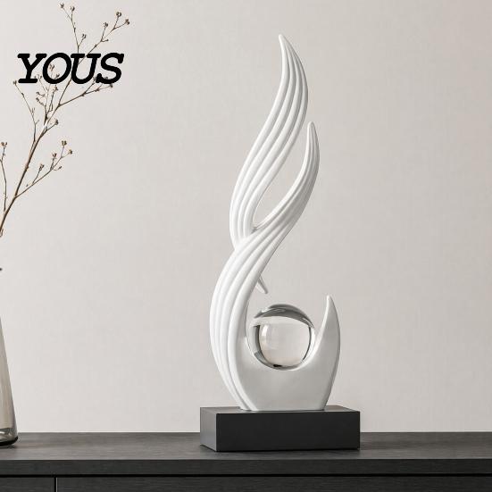 Statua Artigianale Elegante Scultura Decorativa Astratta con Sfera di Cristallo Trasparente, Moderna Curva Fluida Decorazione da Tavolo Lusso per Casa per Ufficio