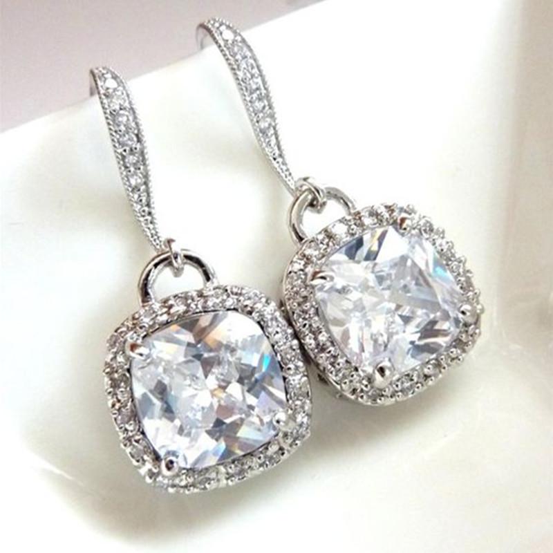 

Niche, Simple and Dazzling Zircon Earrings with A Fashionable Design for Women, Featuring Instagram Style Commuting Accessories