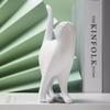 1PCS Sculpture de Chat Curieux en Résine Adorable Chaton Queue en l'Air Figurine de Maison Moderne Blanc/Noir Décor d'Étagère de Bureau pour Amoureux des Chats