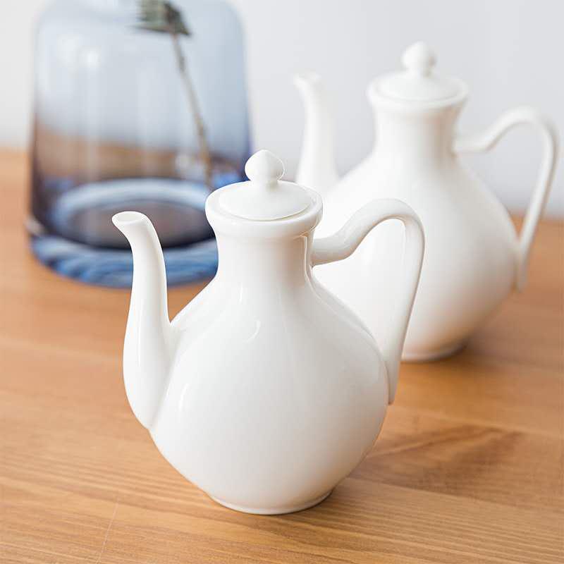 Creative Kitchen Bone China Seasoning Bottle Set: Soy Sauce, Vinegar, and Chili Oil Pots