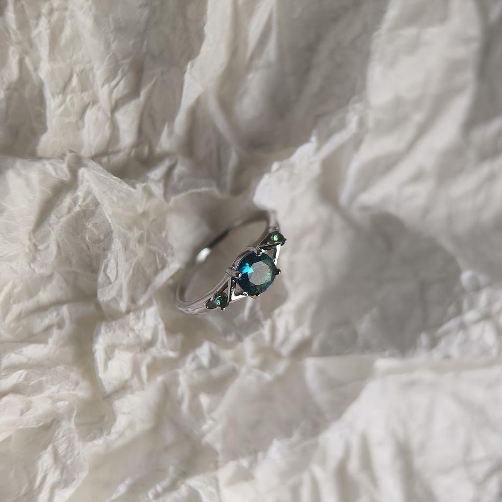 Серебряное кольцо с мистик топазом 0.642ct, вес изделия 1,94 гр (2179191)