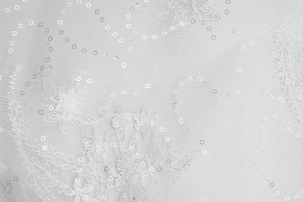 Elegant White Lace Embroidered Triangle Scarf with Floral Mesh for Wedding or Bridal Headdress