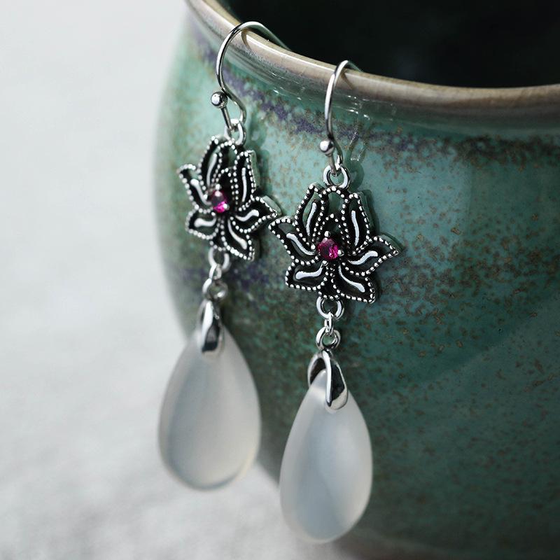 Náušnice v čínském stylu, galvanizované thajské stříbro, s přírodním chalcedonem a retro designem lotosu