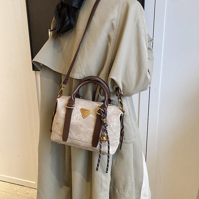 2025 New Autumn and Winter Boston Pillow Bag Fashion Versatile Messenger Handbag Trendy Women's Bag