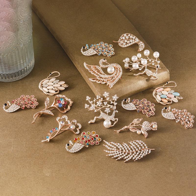 Elegant Alloy Brooch: High-End Women's Versatile Pin for Coats and Suits