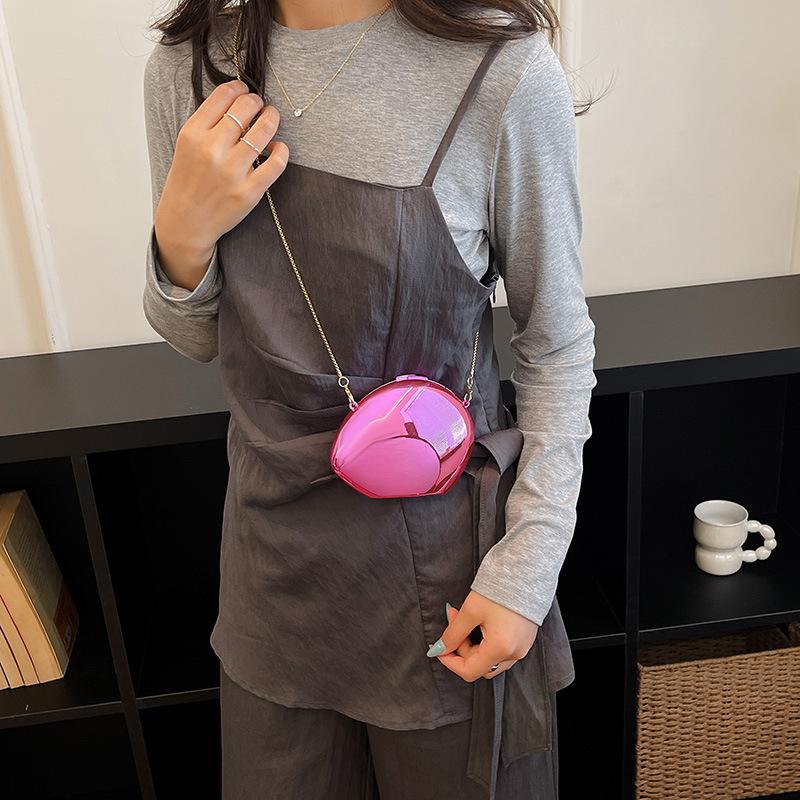 A Niche Casual Single-shoulder Crossbody Bag for Ladies, Featuring Simple and Stylish Design.