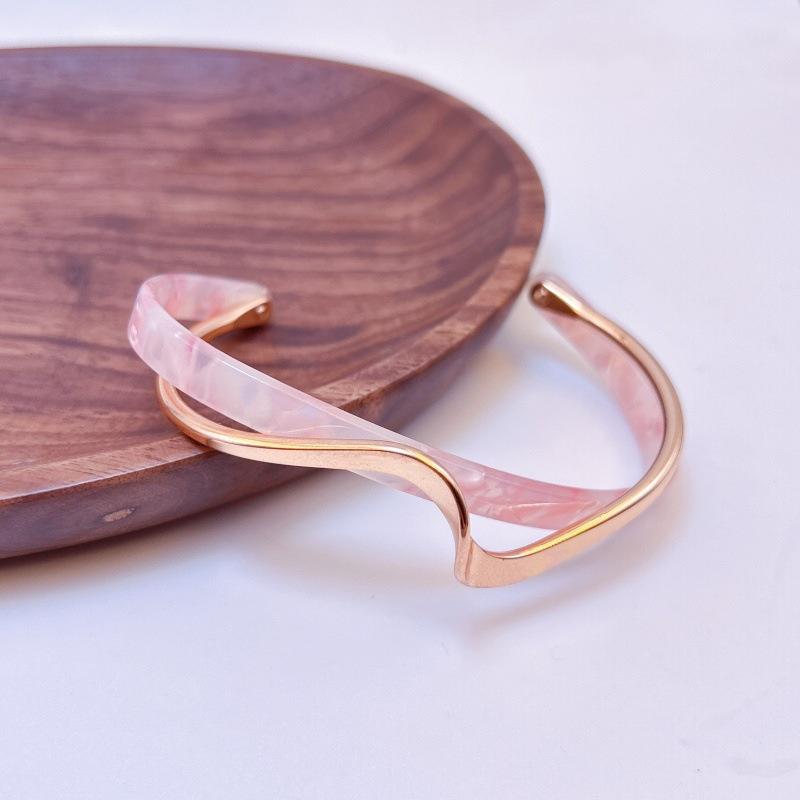 Eco-Friendly Light Luxury Acrylic Bracelet, Curved Metal Texture Ins Fashion Jewelry