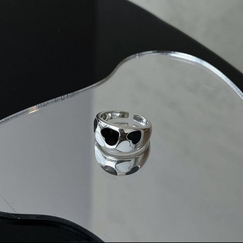 Black and White Love Ring Female Simple Retro Black Drop Glaze Heart Ring Opening Adjustable