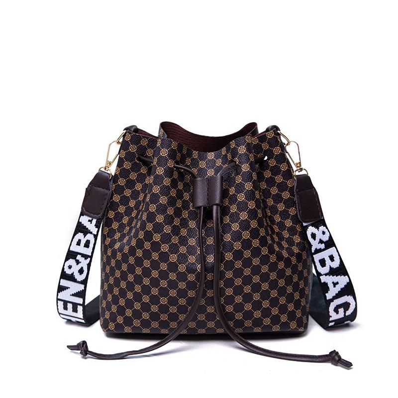 Retro One-shoulder Crossbody Bucket Bag, a New Pumping Belt Casual Women's Bag.